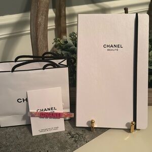 NWOT Chanel Beauty Hair Clip and Notebook comes with Chanel bag